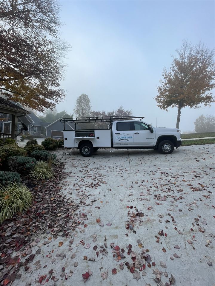 DE Plumbing service truck at a jobsite